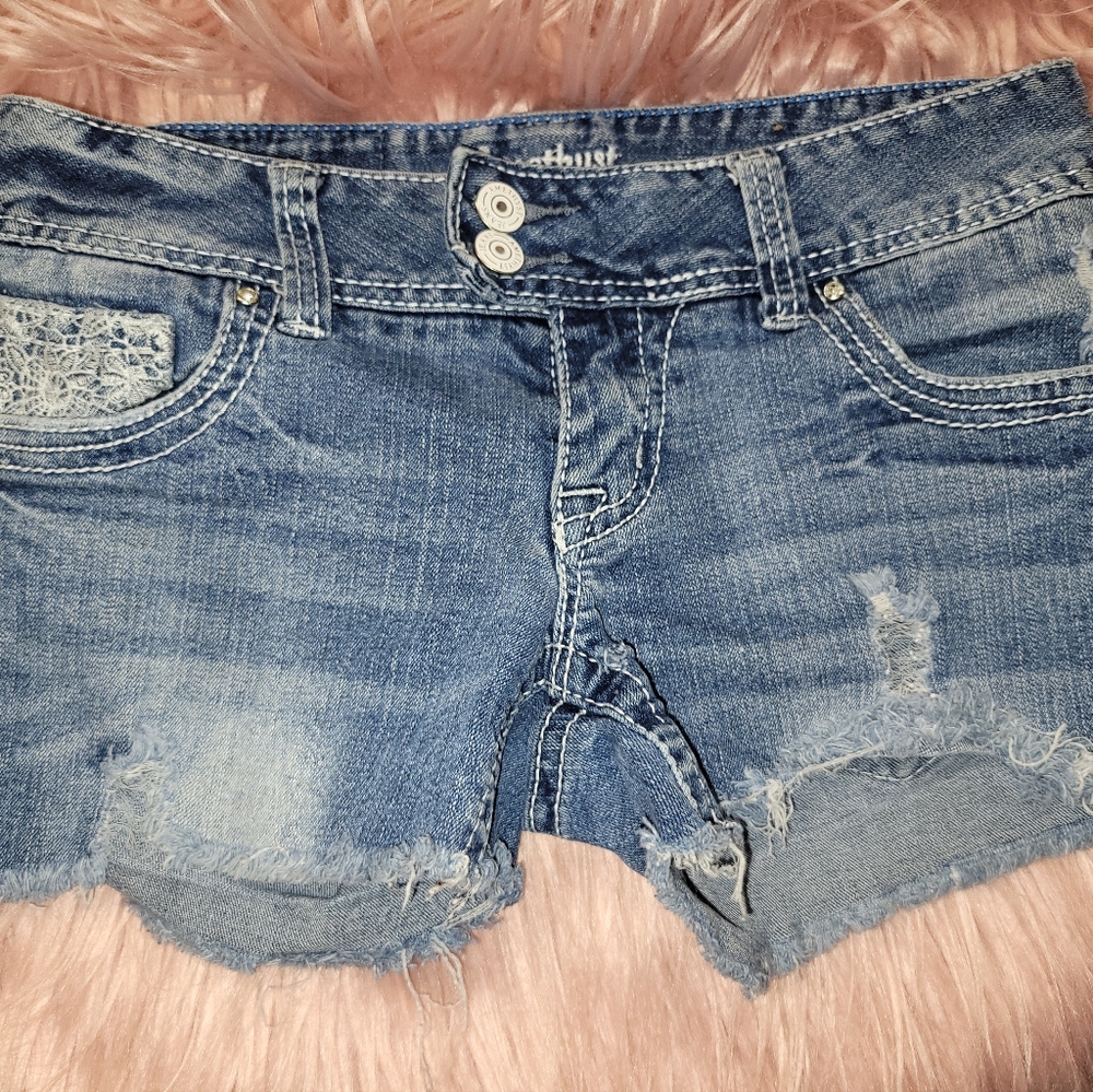 AMETHYST DISTRESSED JEAN SHORTS - Picture 6 of 6